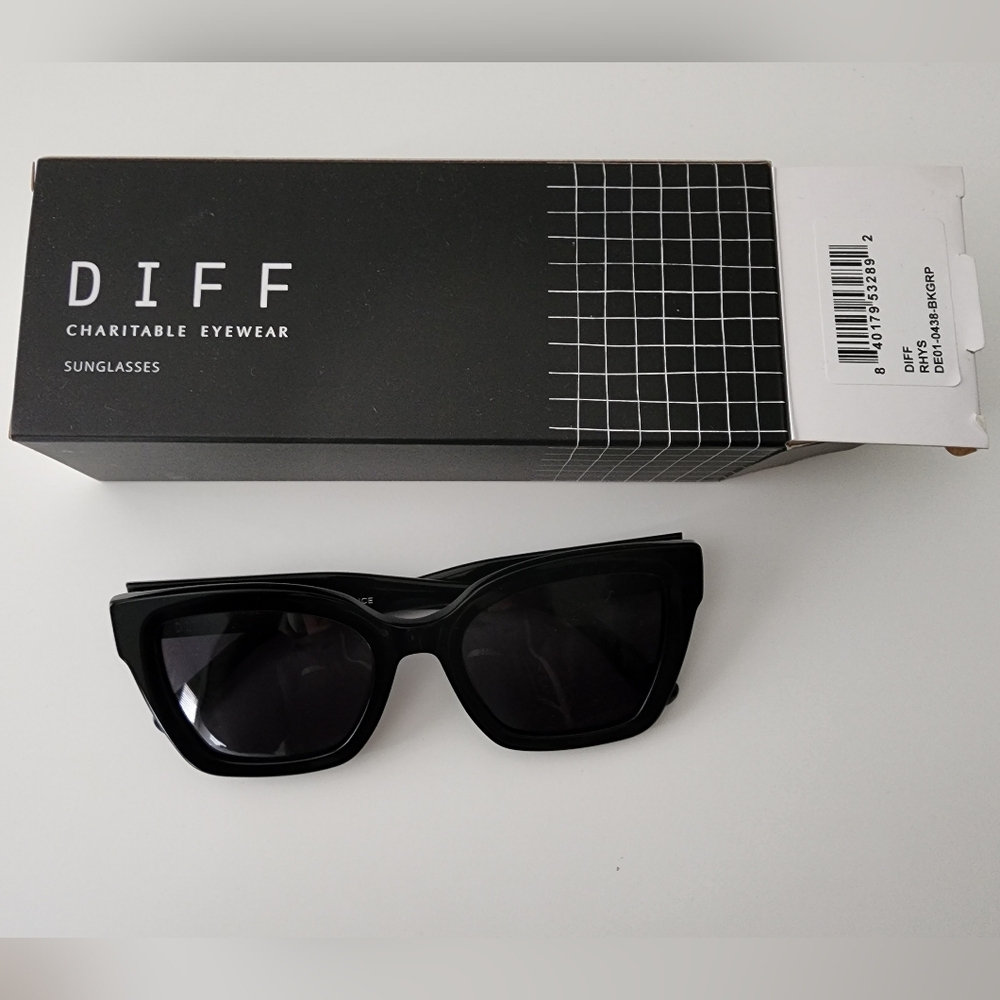 Diff Eyewear Black Cat Eye Sunglasses